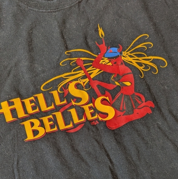 Hell’s Belles Rock Tee 👹🎸 Vintage Band Vibes | Gildan Ultra Cotton M - Picture 2 of 5